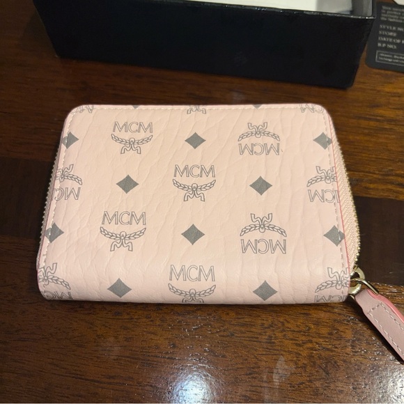 MCM Visetos Powder Pink Zip Around Wallet New - Picture 5 of 7